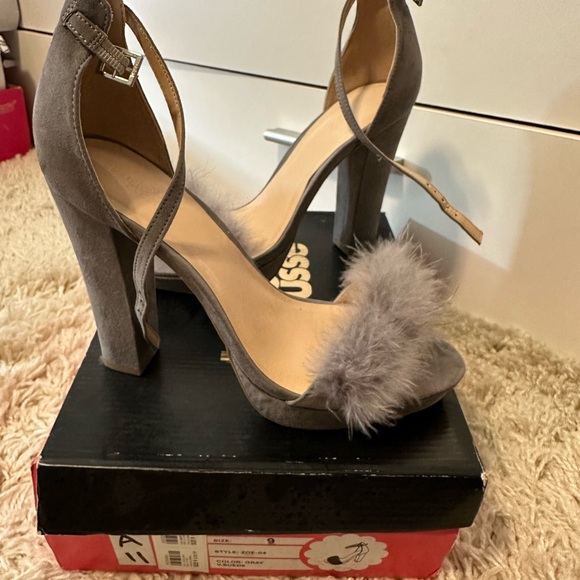 Gray Heels with Faux Fur | Damaged Fur! | Size 9 - Picture 6 of 6